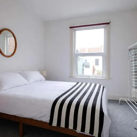 Two Bedroom - On Street Parking Available Bristol